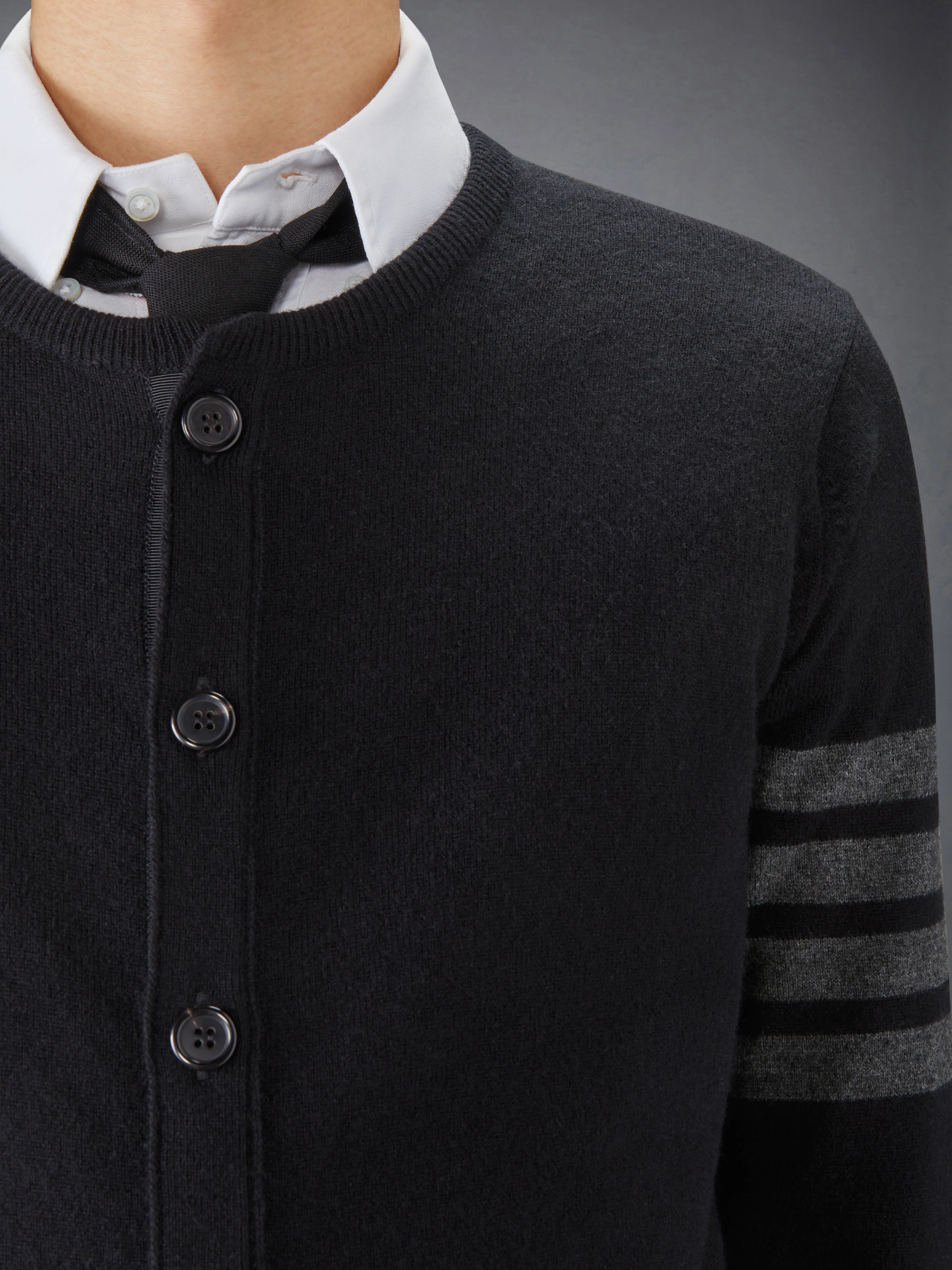 CASHMERE CLASSIC CREW NECK 4-BAR CARDIGAN - Image 4