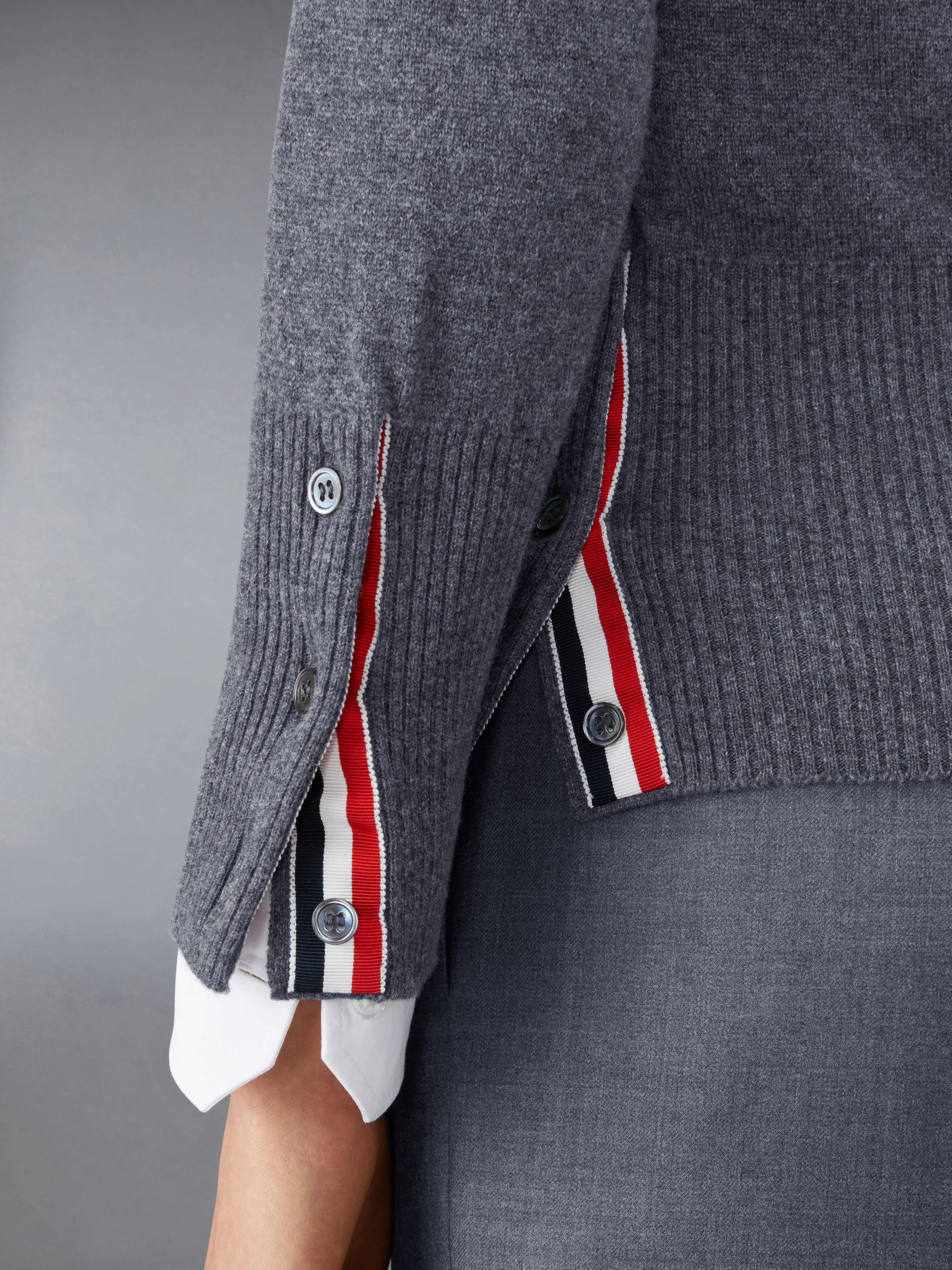 CLASSIC CASHMERE 4-BAR V-NECK CARDIGAN - Image 4