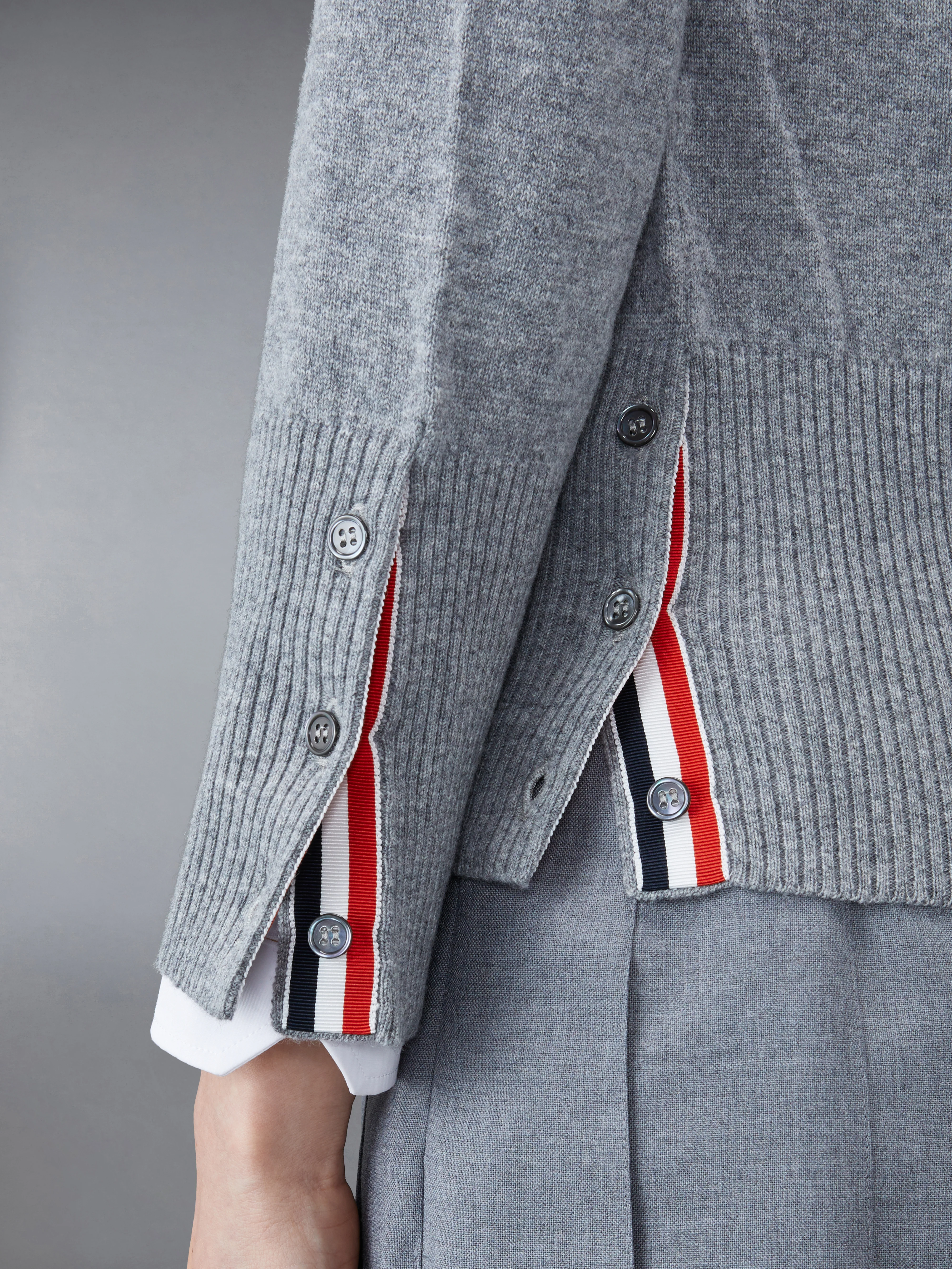 CLASSIC CASHMERE 4-BAR V-NECK CARDIGAN - Image 5