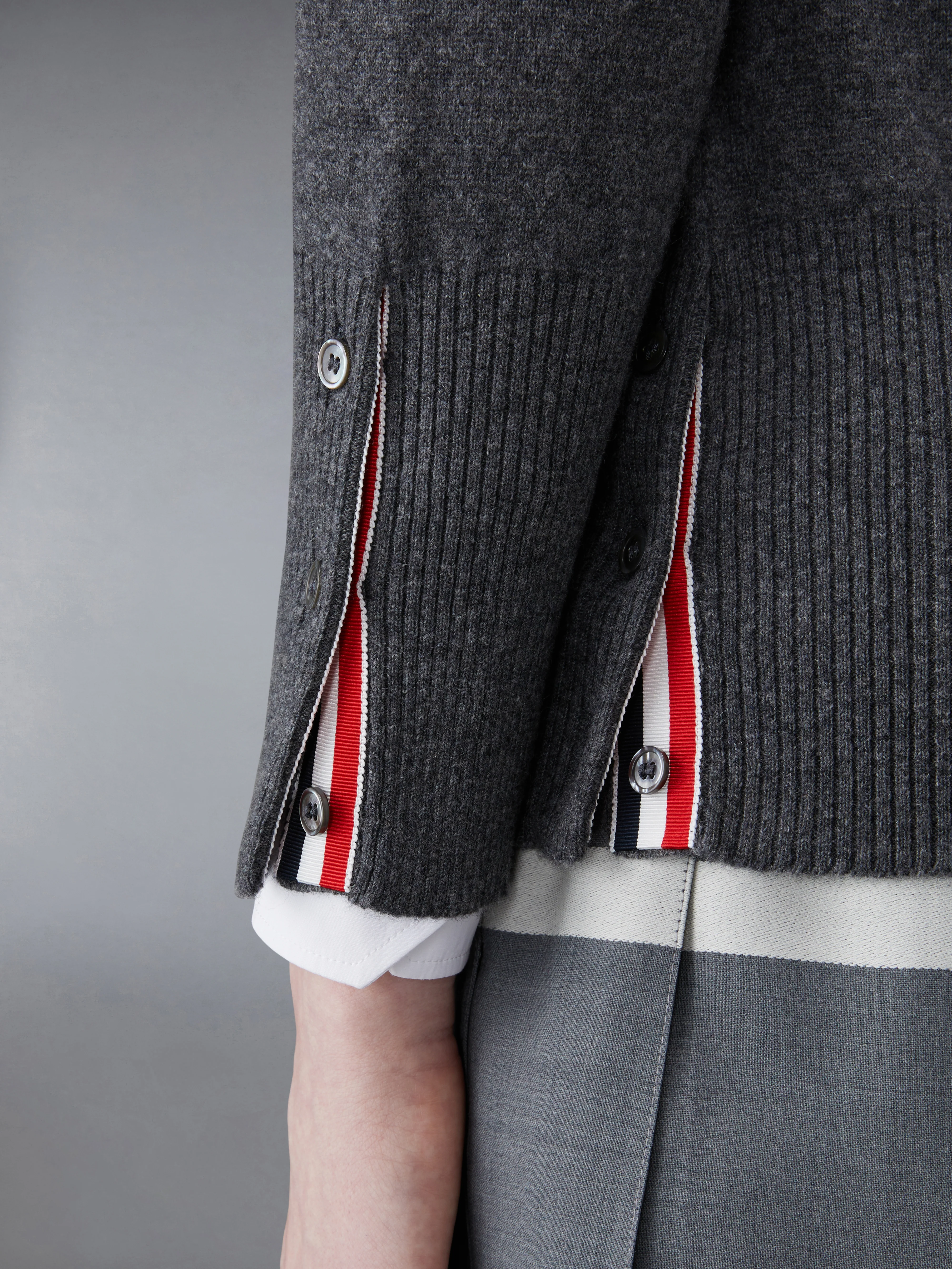 CLASSIC CASHMERE 4-BAR V-NECK CARDIGAN - Image 5