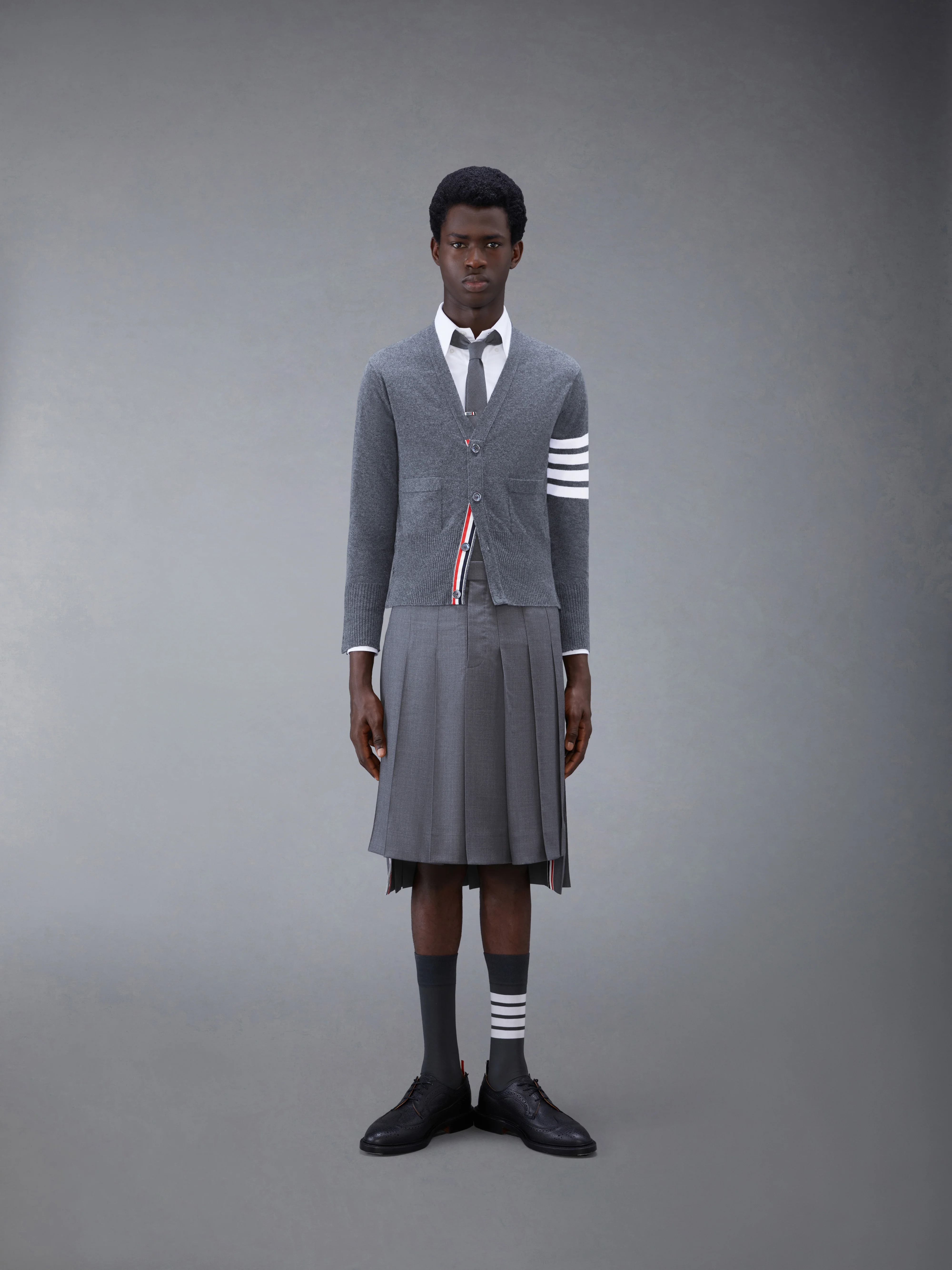 CLASSIC CASHMERE 4-BAR V-NECK CARDIGAN - Image 3