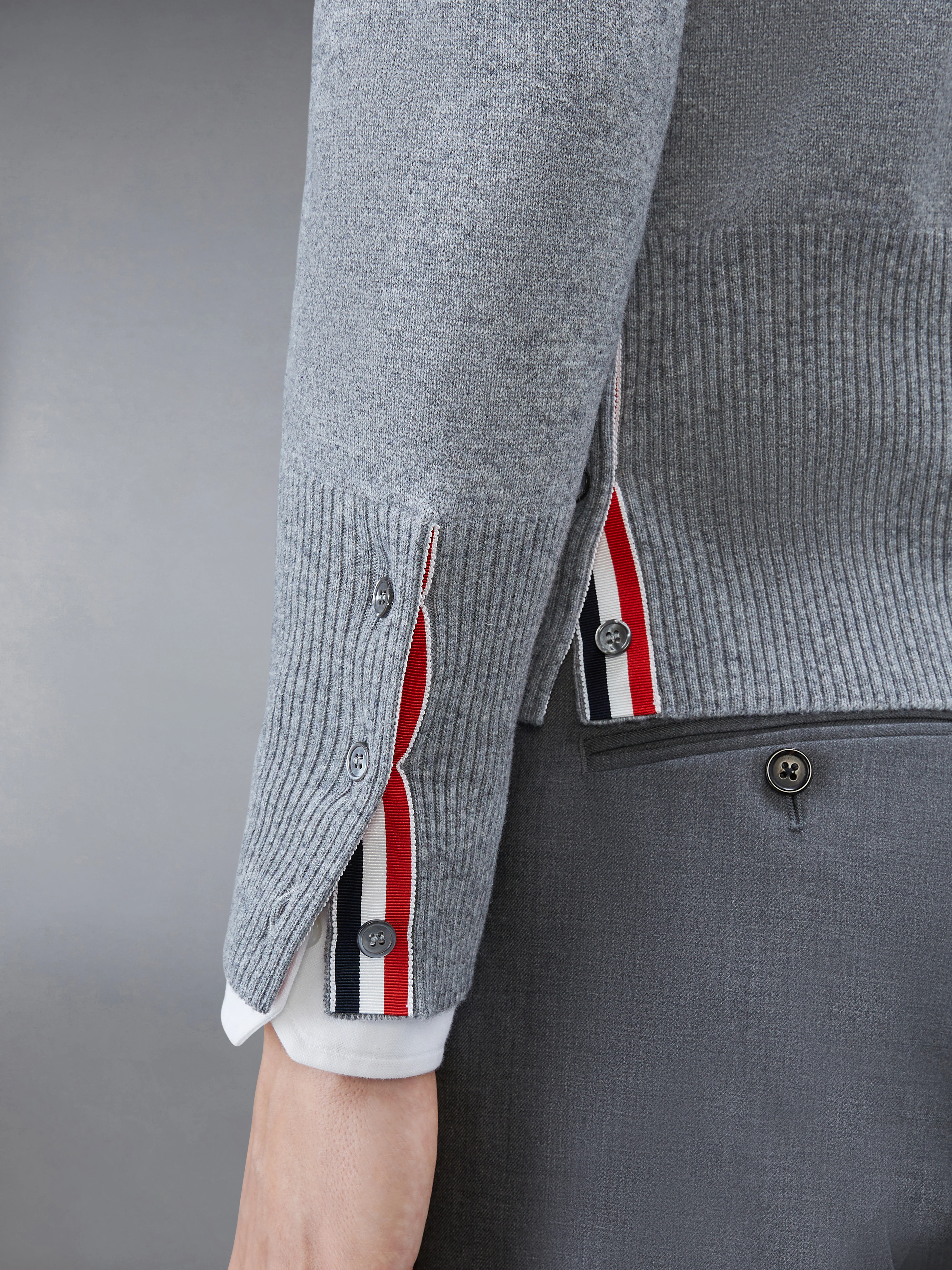 CLASSIC CASHMERE 4-BAR V-NECK CARDIGAN - Image 4