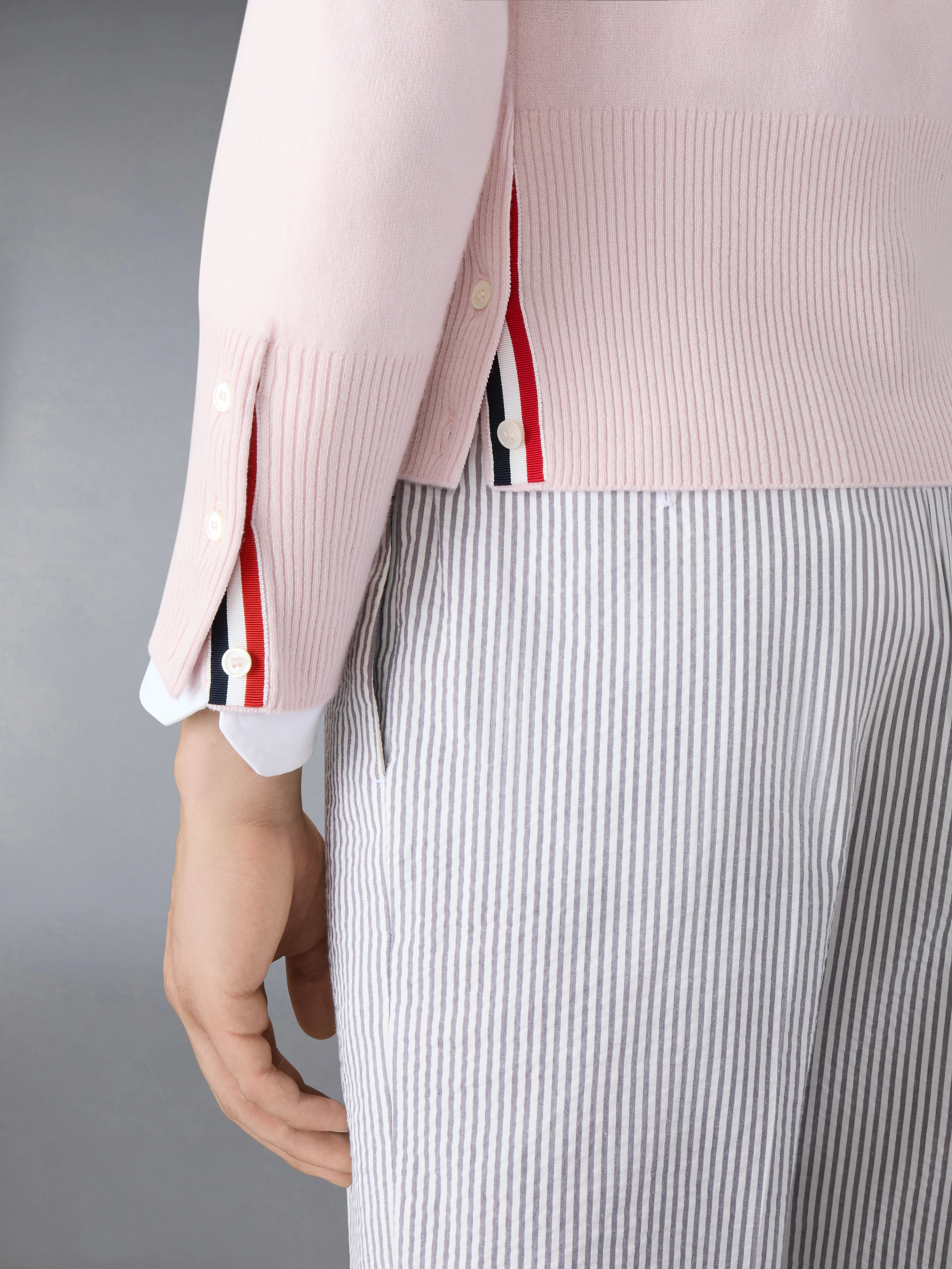 CLASSIC CASHMERE 4-BAR V-NECK CARDIGAN - Image 4
