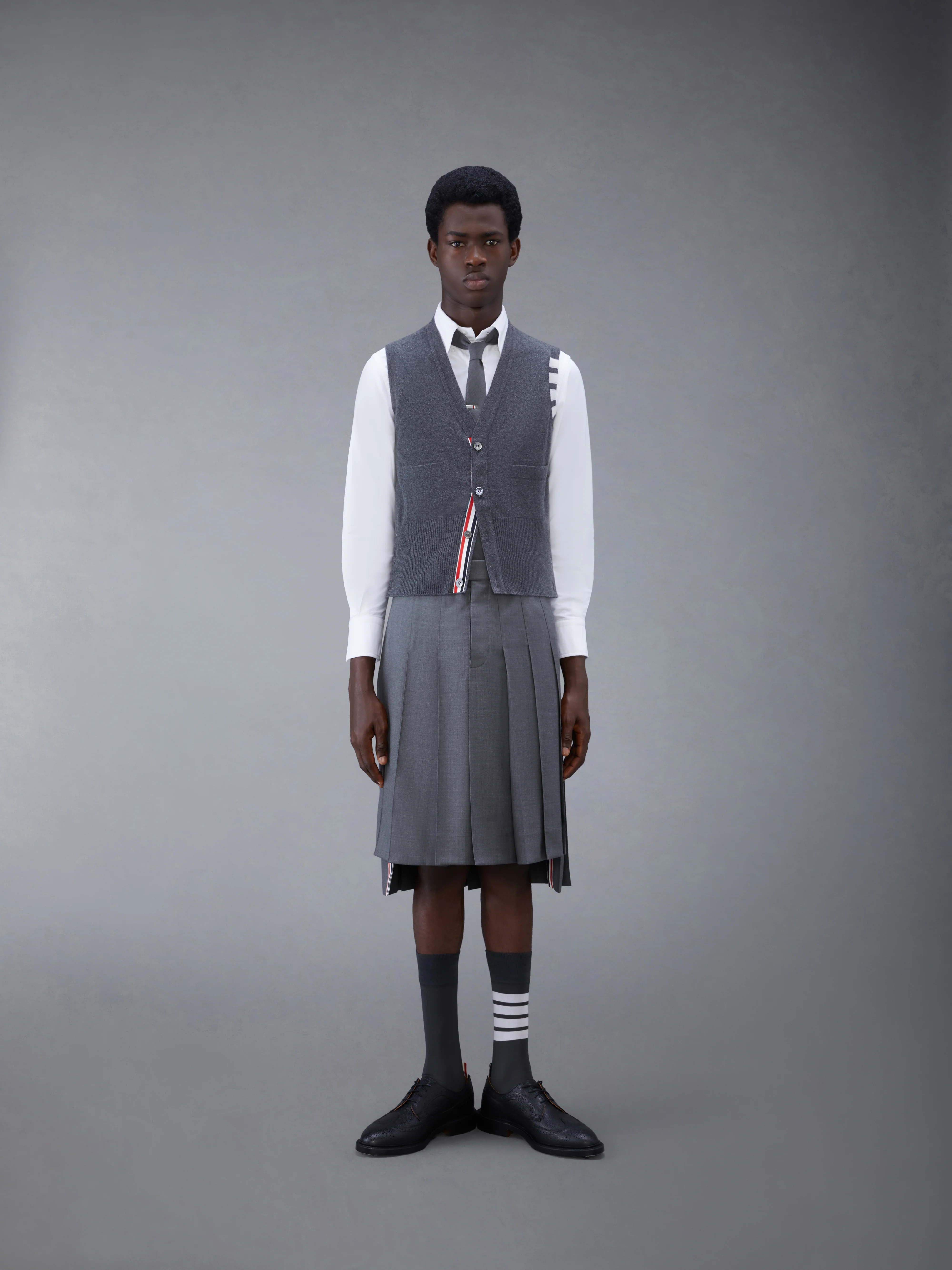 CLASSIC CASHMERE 4-BAR V-NECK CARDIGAN VEST - Image 3