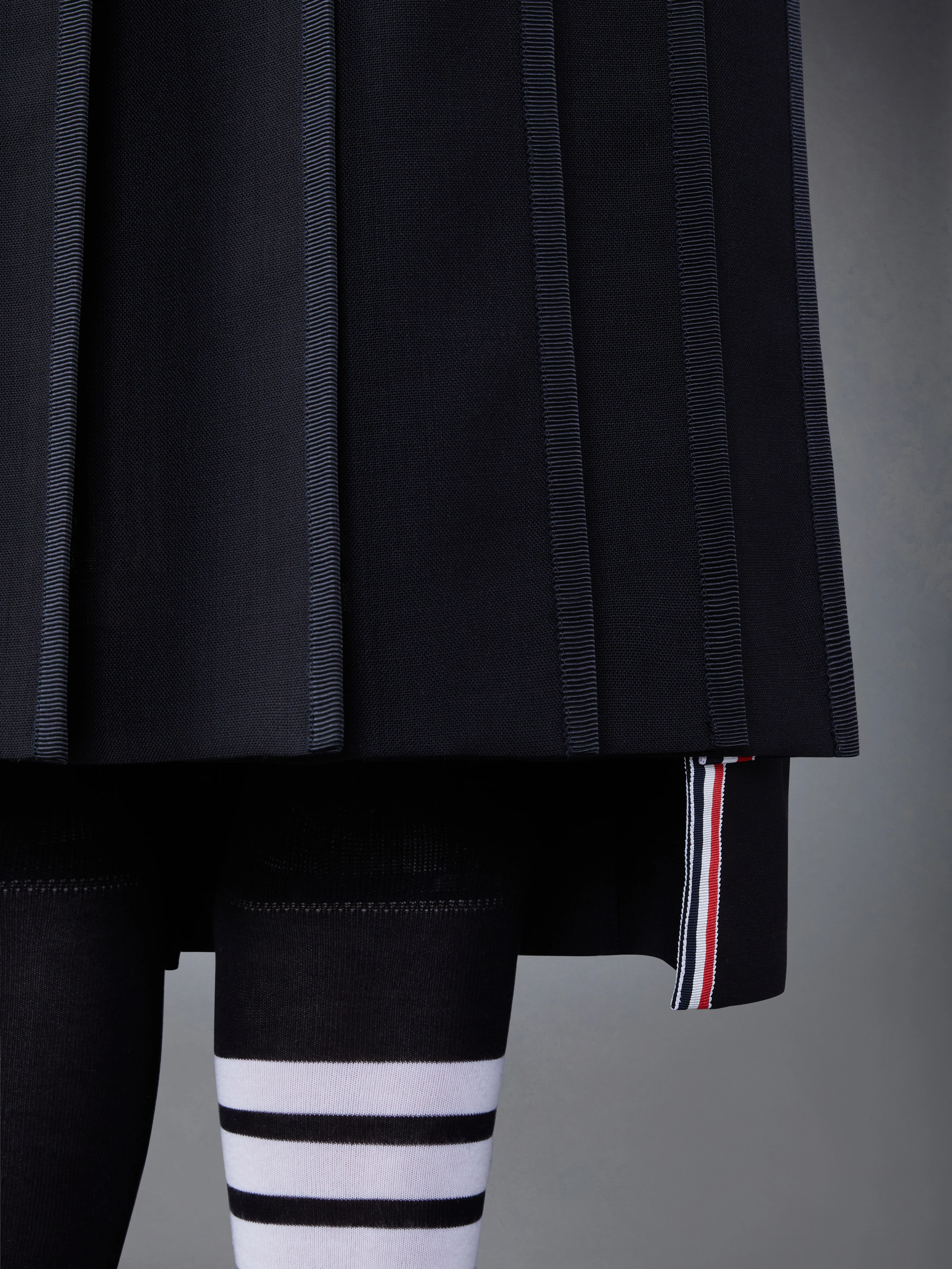 CLASSIC TIPPING PLEATED SKIRT - Image 5