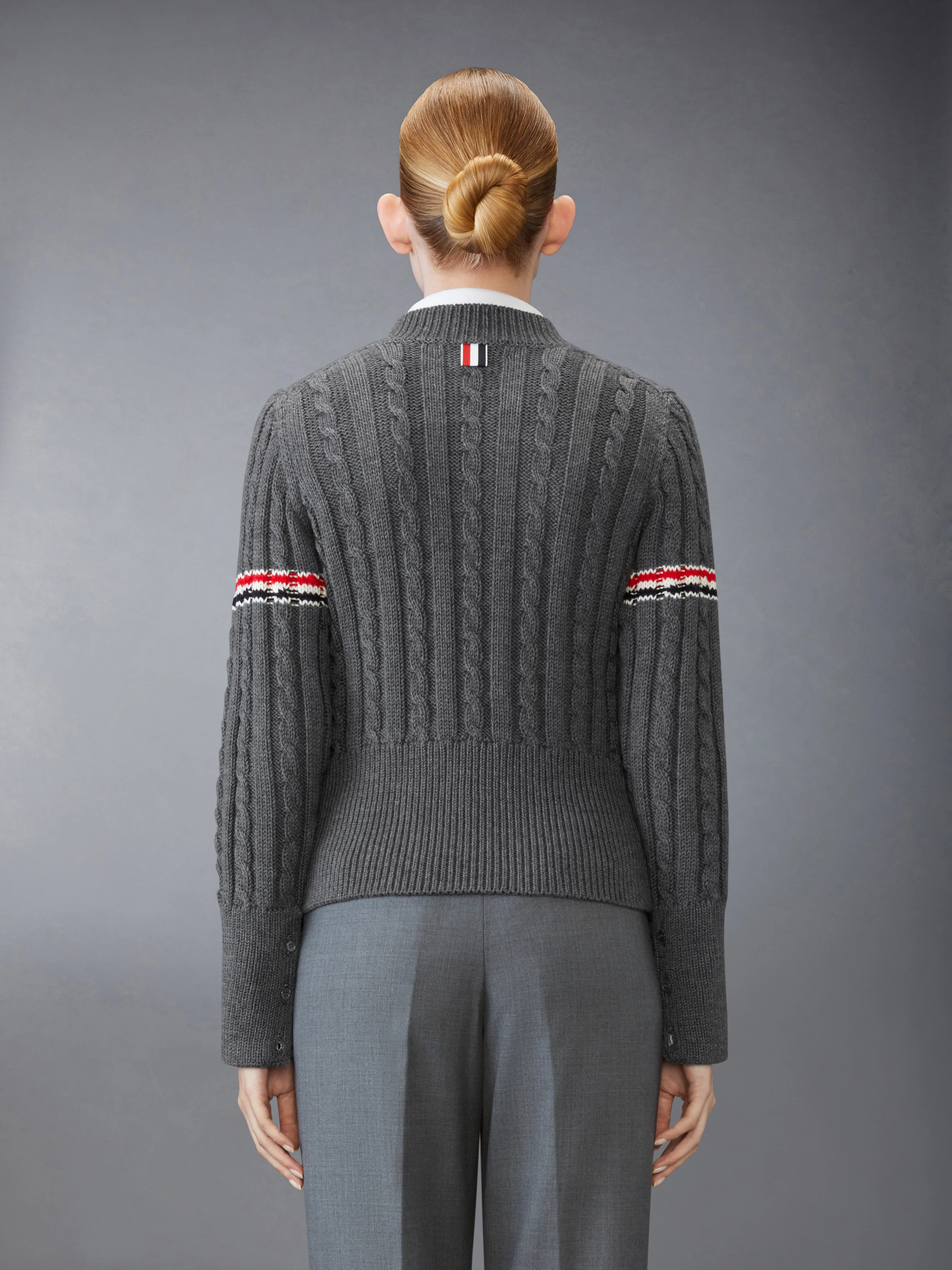 CLASSIC WOOL V NECK CABLE PULLOVER - Image 2