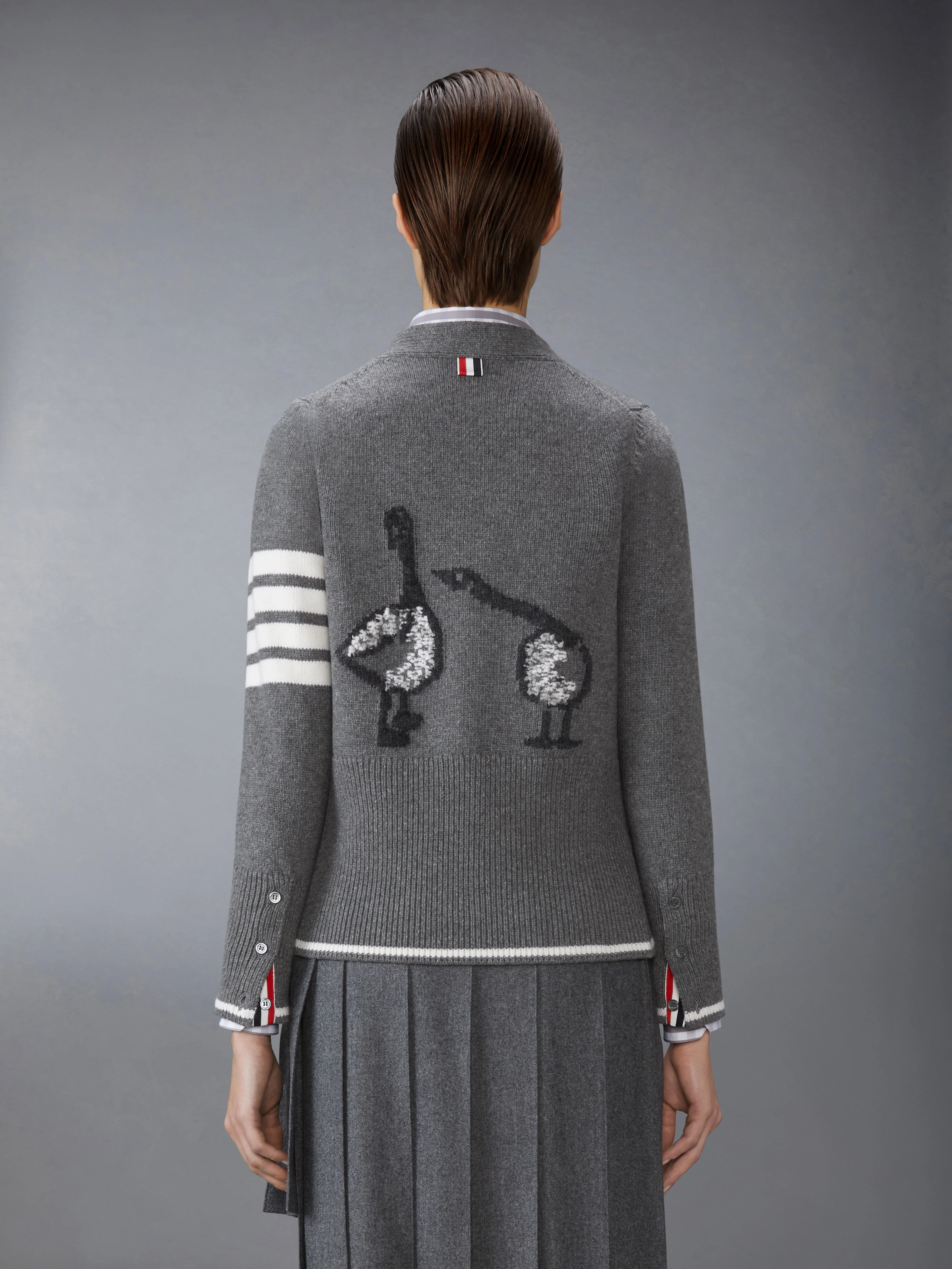 FINE MERINO INTARSIA GEESE 4-BAR V NECK CARDIGAN - Image 2