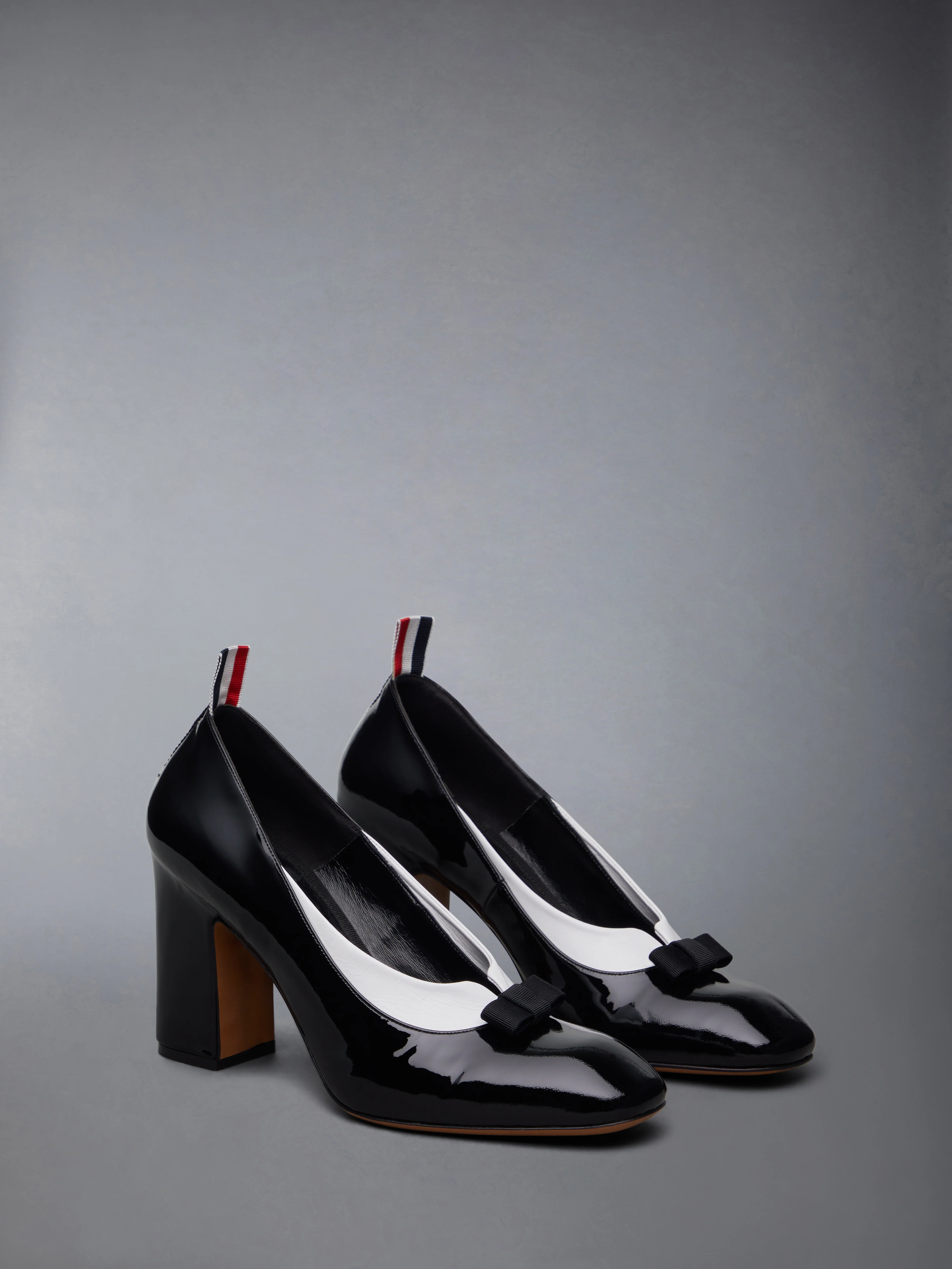 PATENT VITELLINO BOW & COLLAR COURT SHOES 90MM - Image 2