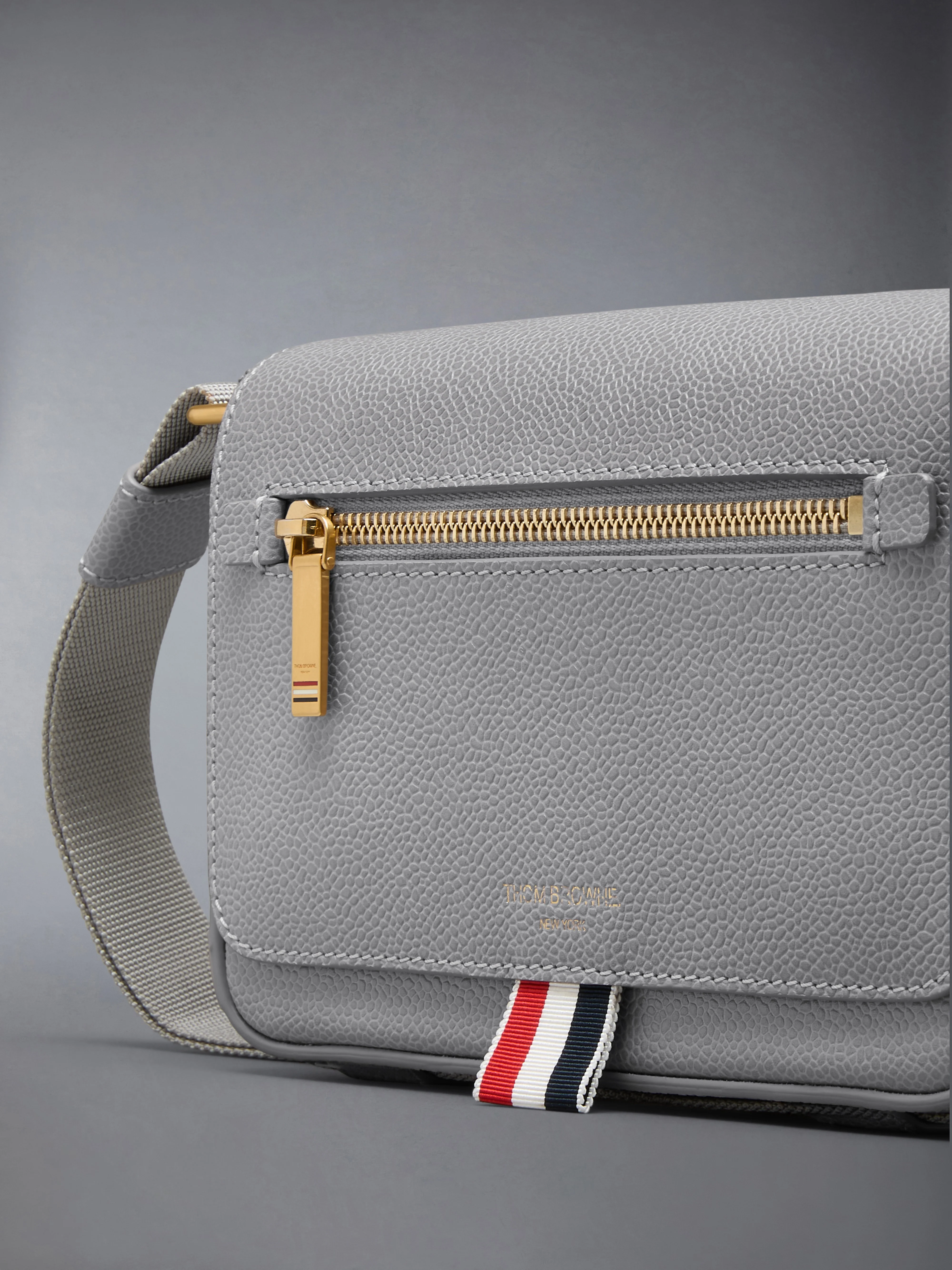 PEBBLE GRAIN 4-BAR SMALL REPORTER BAG - Image 5