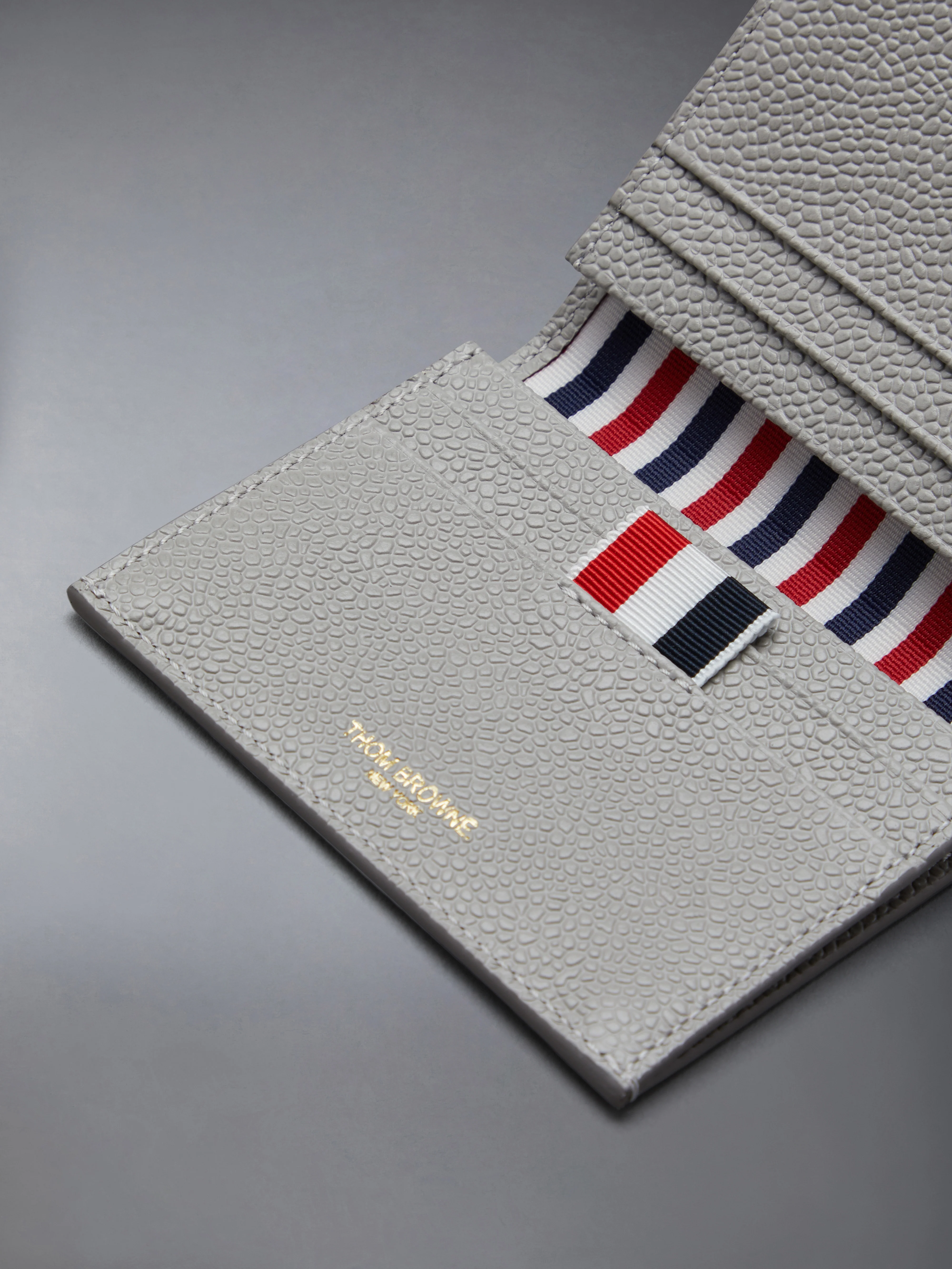 PEBBLE GRAIN DOUBLE CARD HOLDER - Image 4