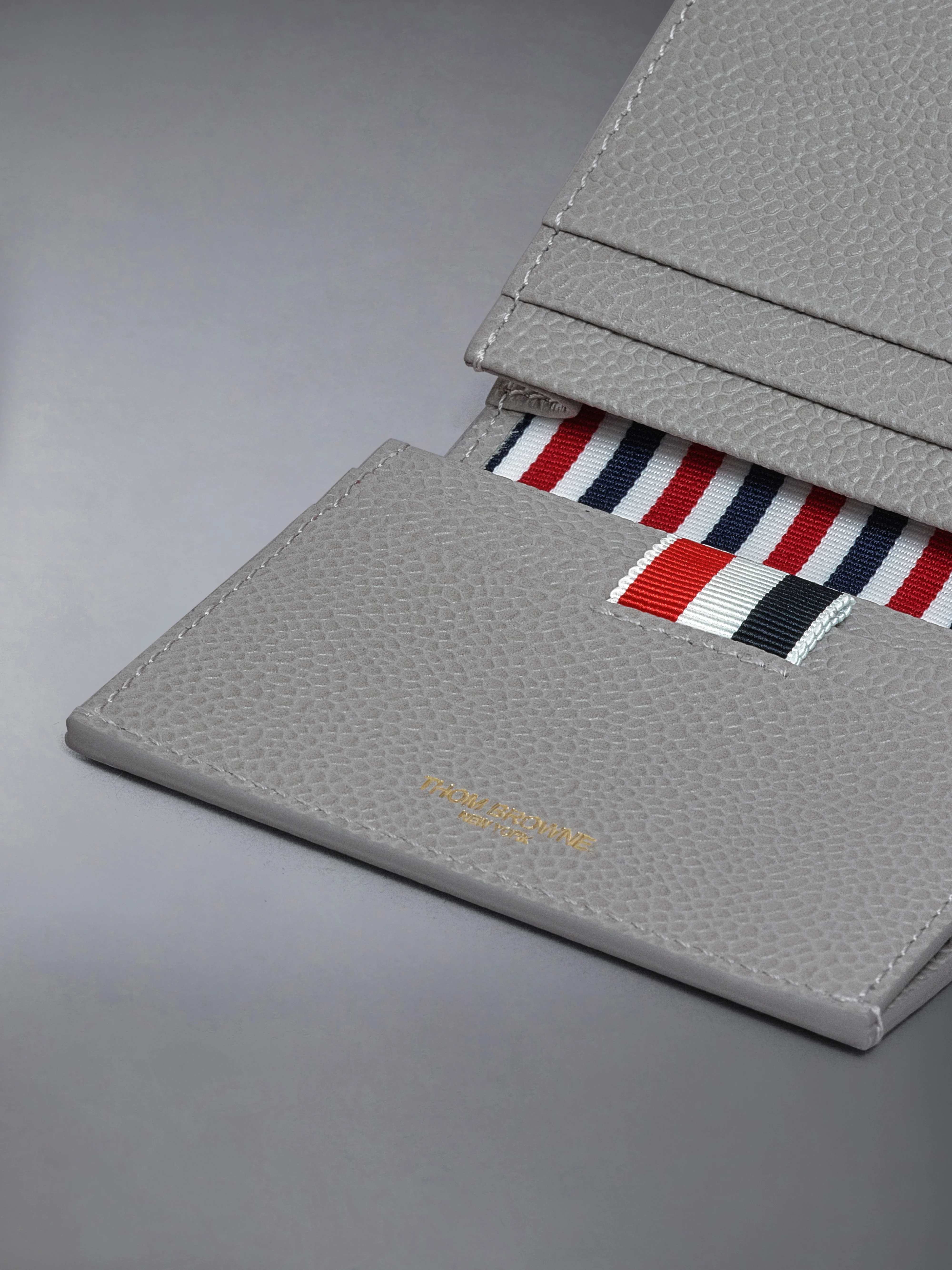 PEBBLE GRAIN DOUBLE CARD HOLDER - Image 4