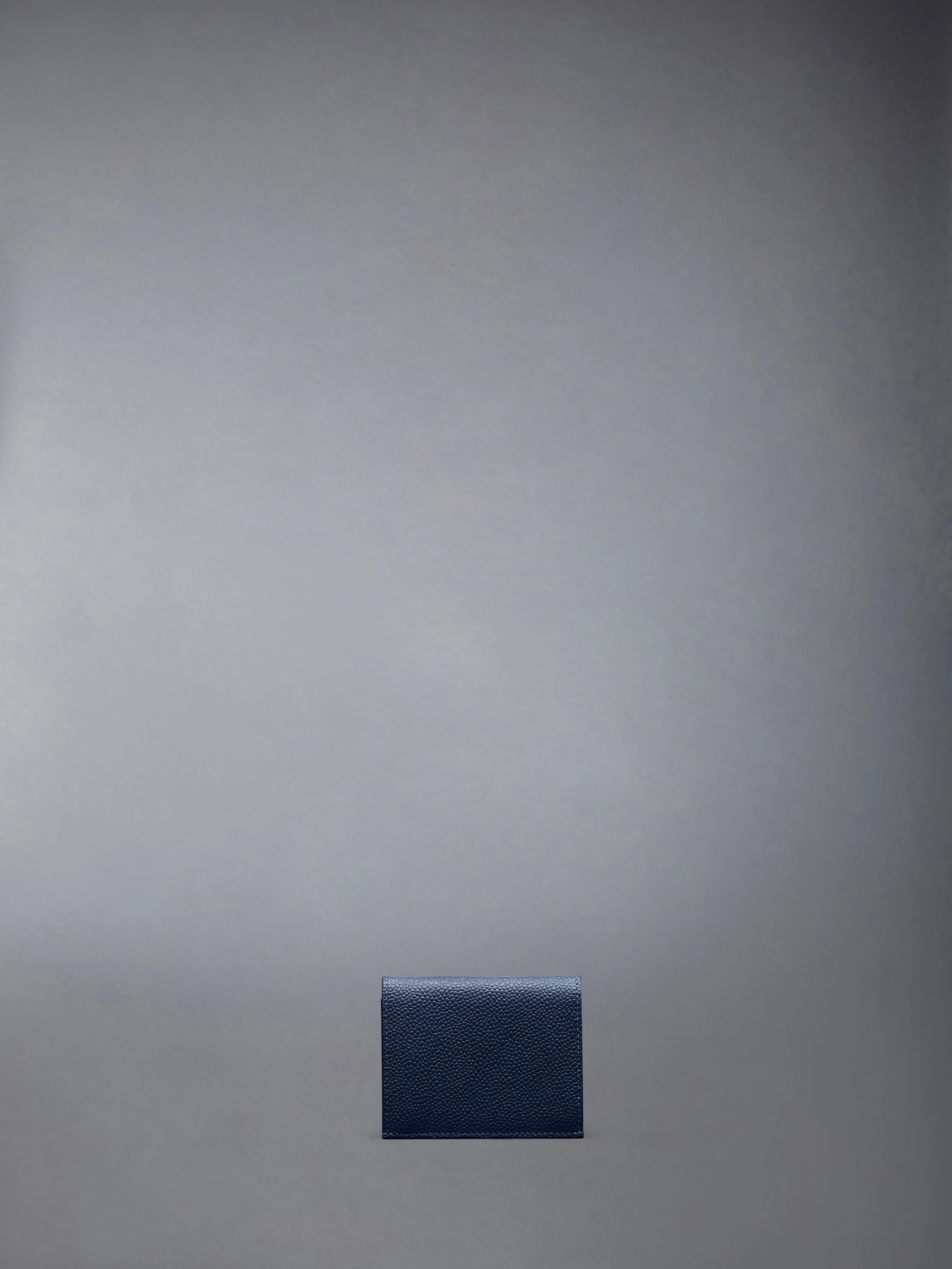 PEBBLE GRAIN DOUBLE CARD HOLDER - Image 2