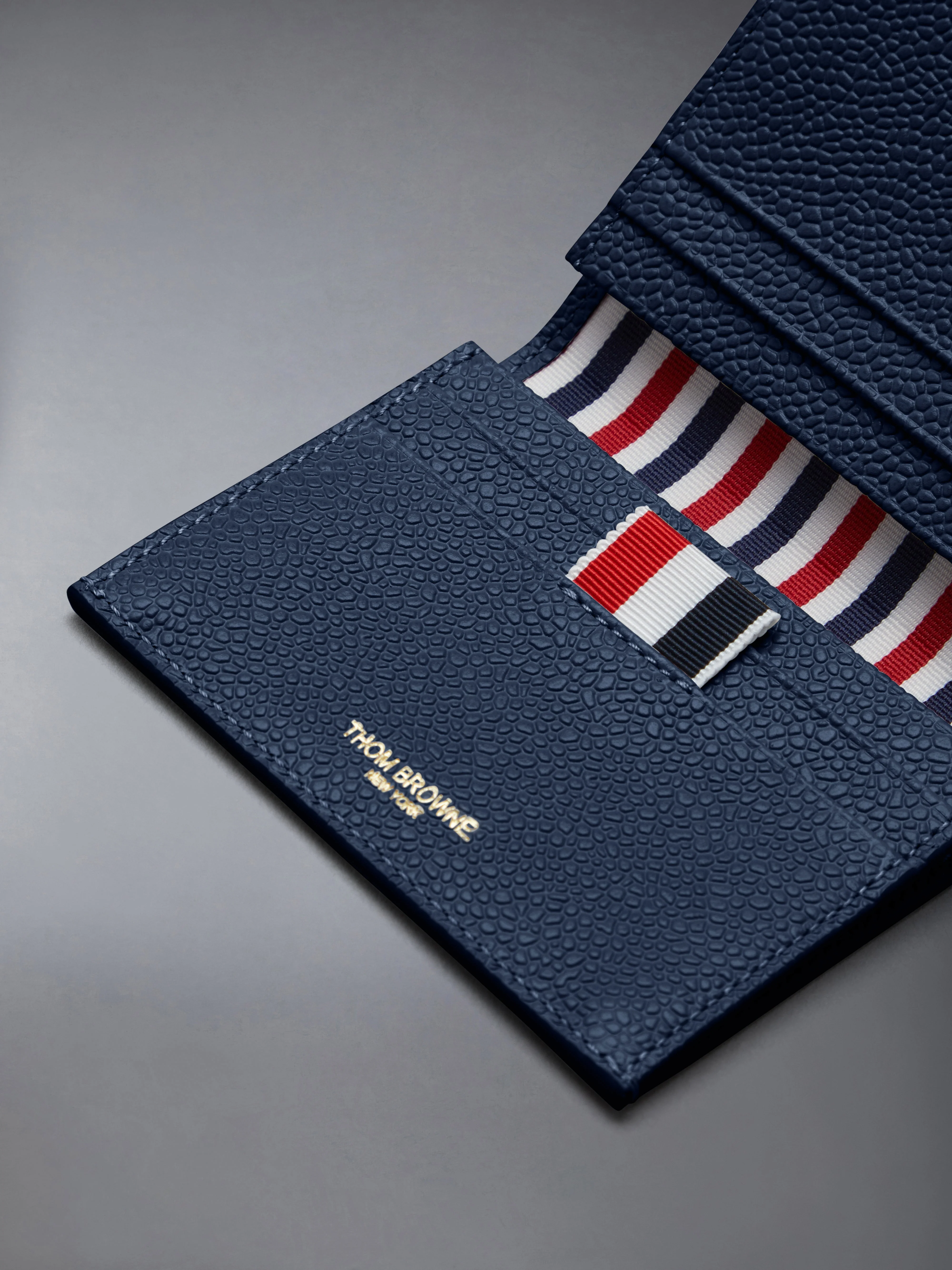PEBBLE GRAIN DOUBLE CARD HOLDER - Image 4