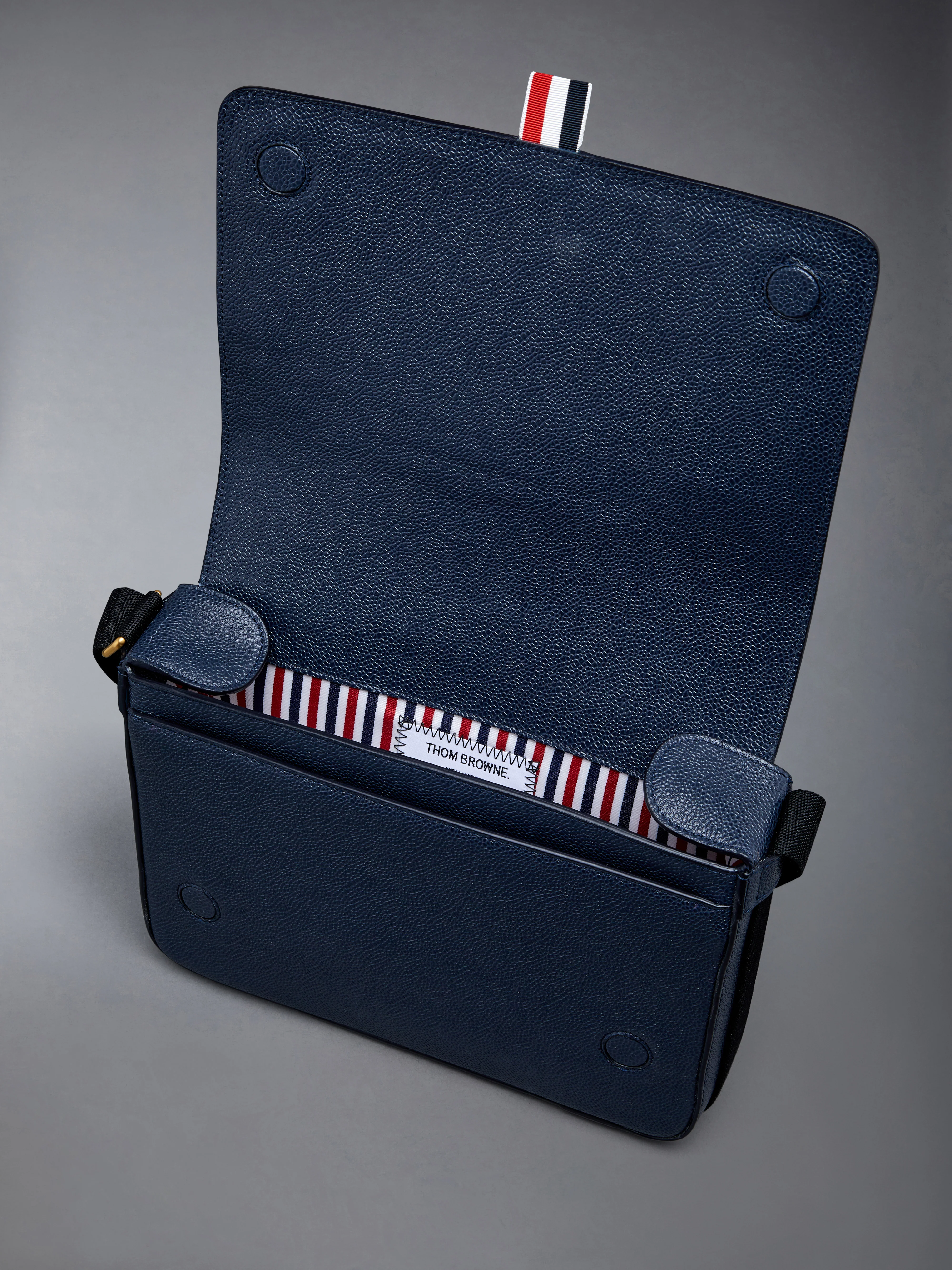 PEBBLE GRAIN REPORTER BAG - Image 5