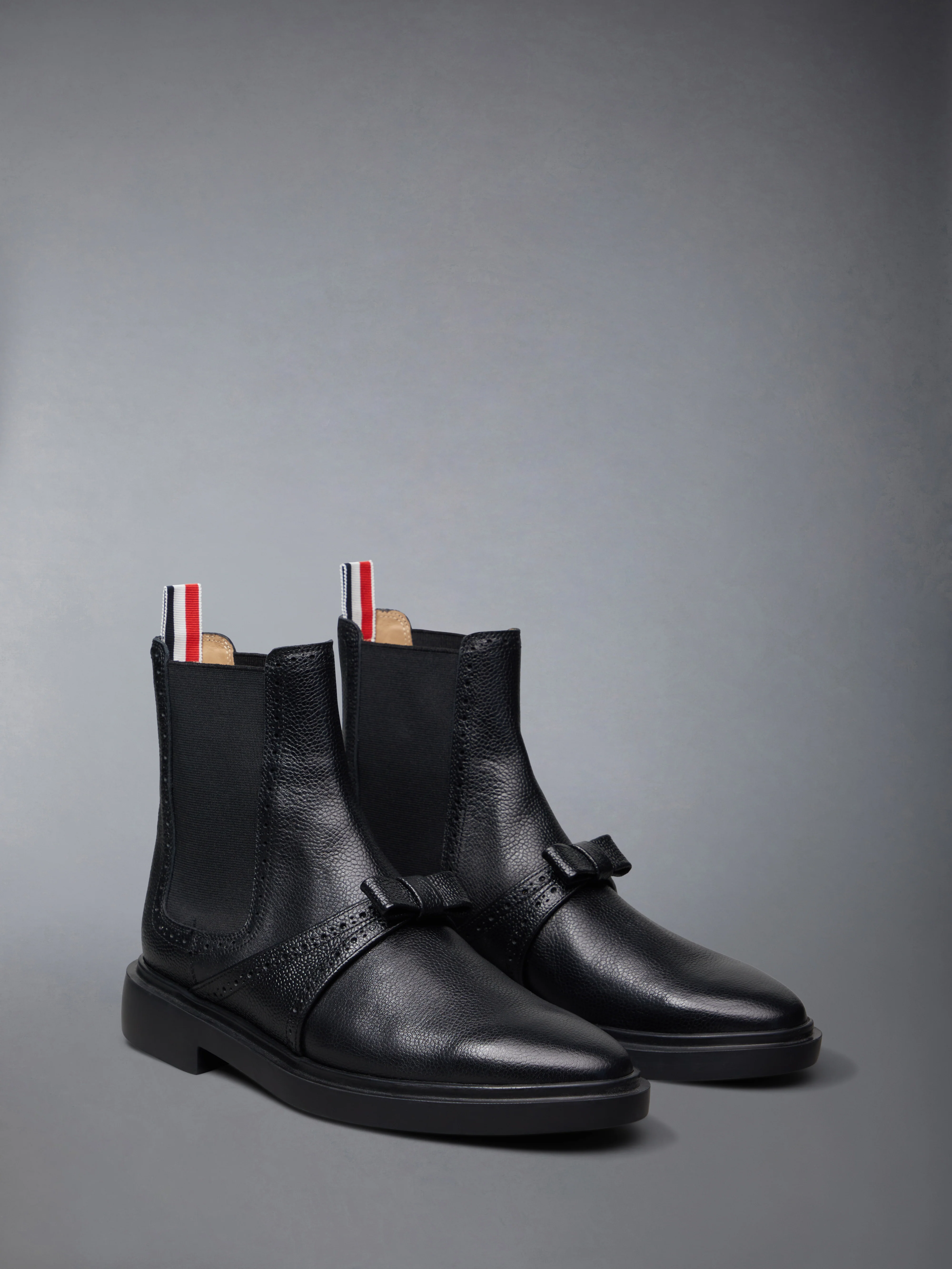PEBBLE GRAIN RUBBER SOLE BROGUE BOW CHELSEA BOOT - Image 2