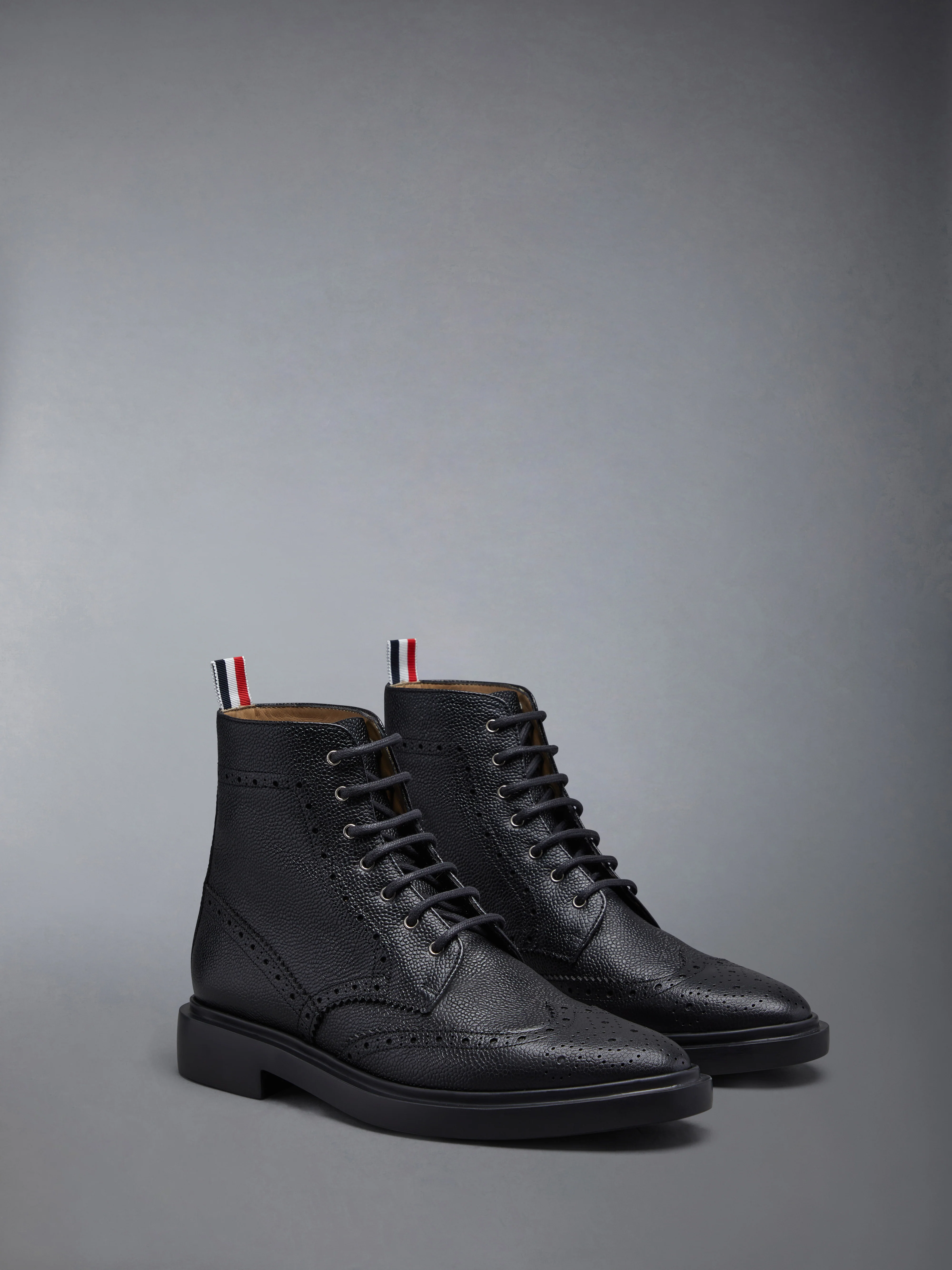 PEBBLE GRAIN RUBBER SOLE CLASSIC WINGTIP BOOT - Image 2