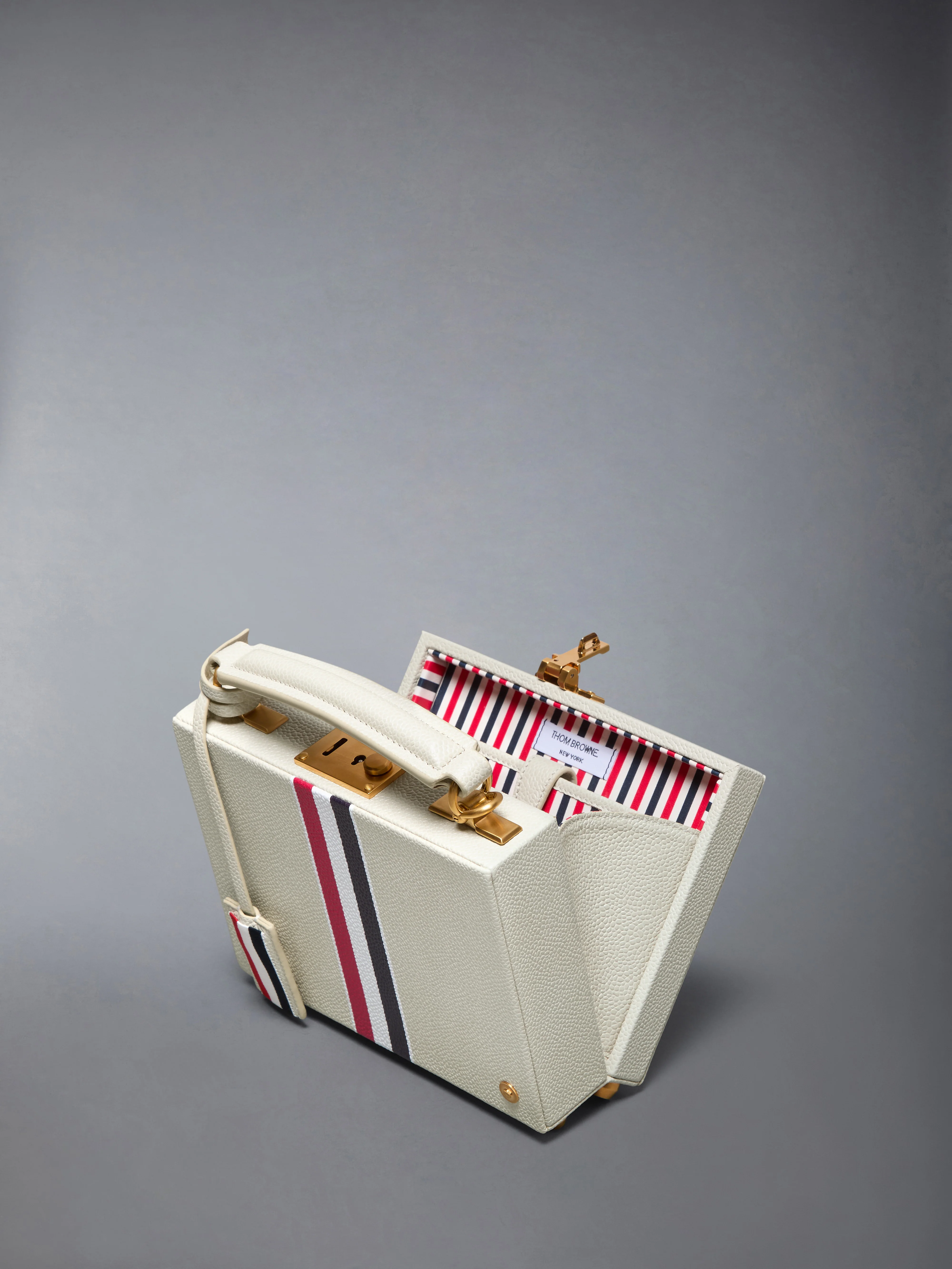 PEBBLE GRAIN RWB CHAIN MICRO ATTACHE CASE - Image 4