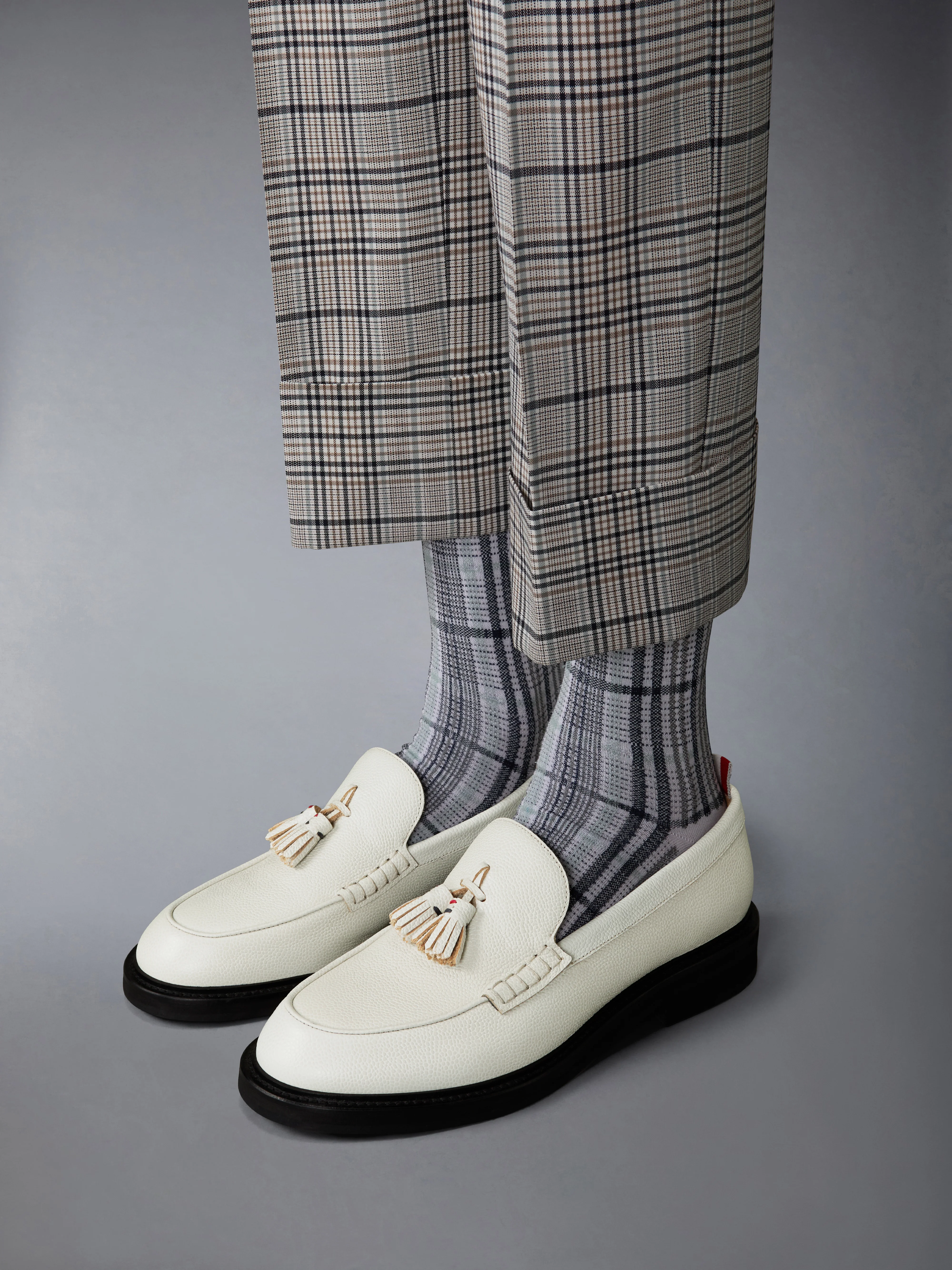 PEBBLE GRAIN RWB RUBBER SOLE TASSEL LOAFER - Image 4