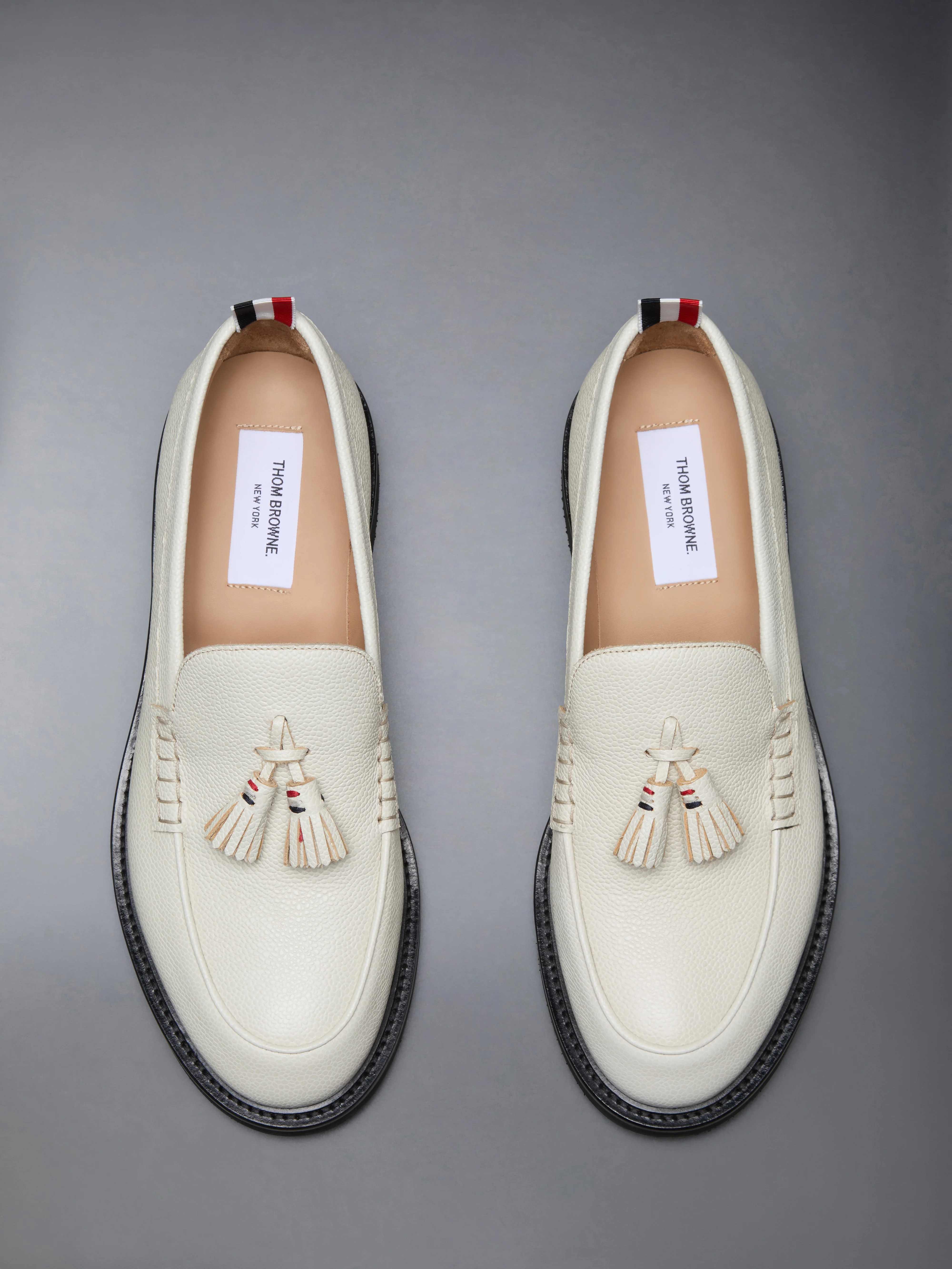 PEBBLE GRAIN RWB RUBBER SOLE TASSEL LOAFER - Image 5