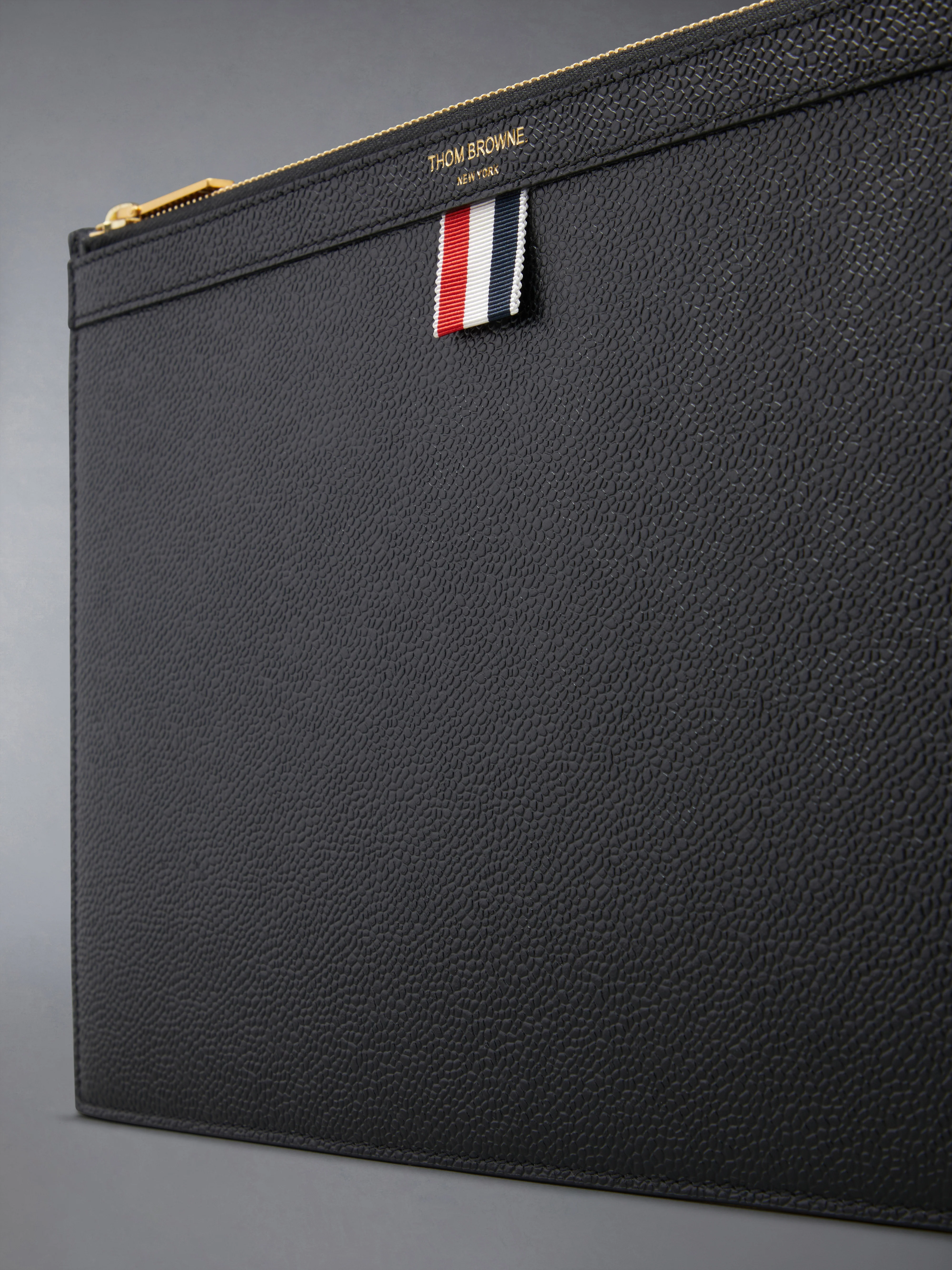 PEBBLE GRAIN SMALL DOCUMENT HOLDER - Image 3