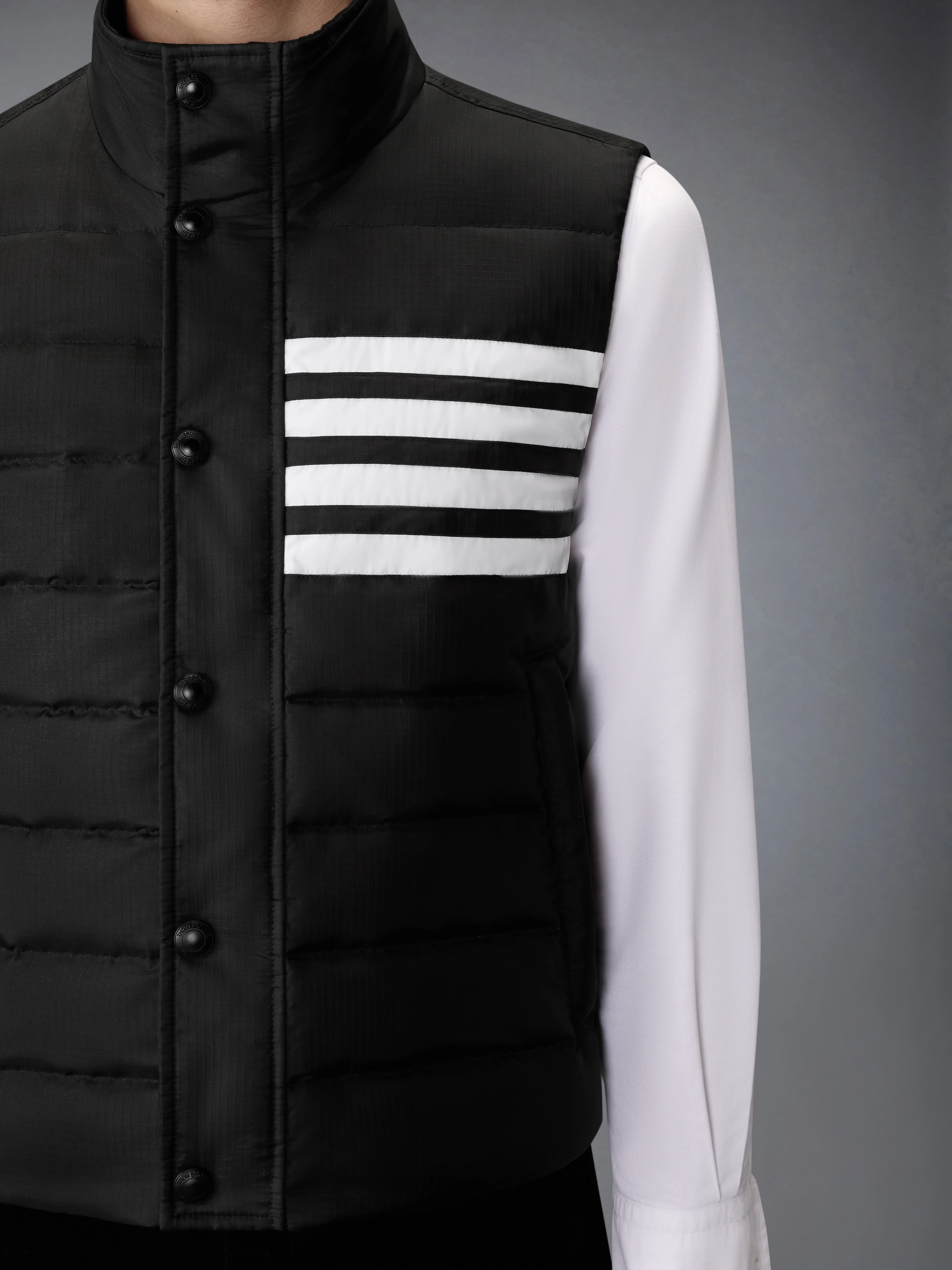 SHINY RIPSTOP LIGHTWEIGHT DOWN FILLED 4-BAR VEST - Image 6