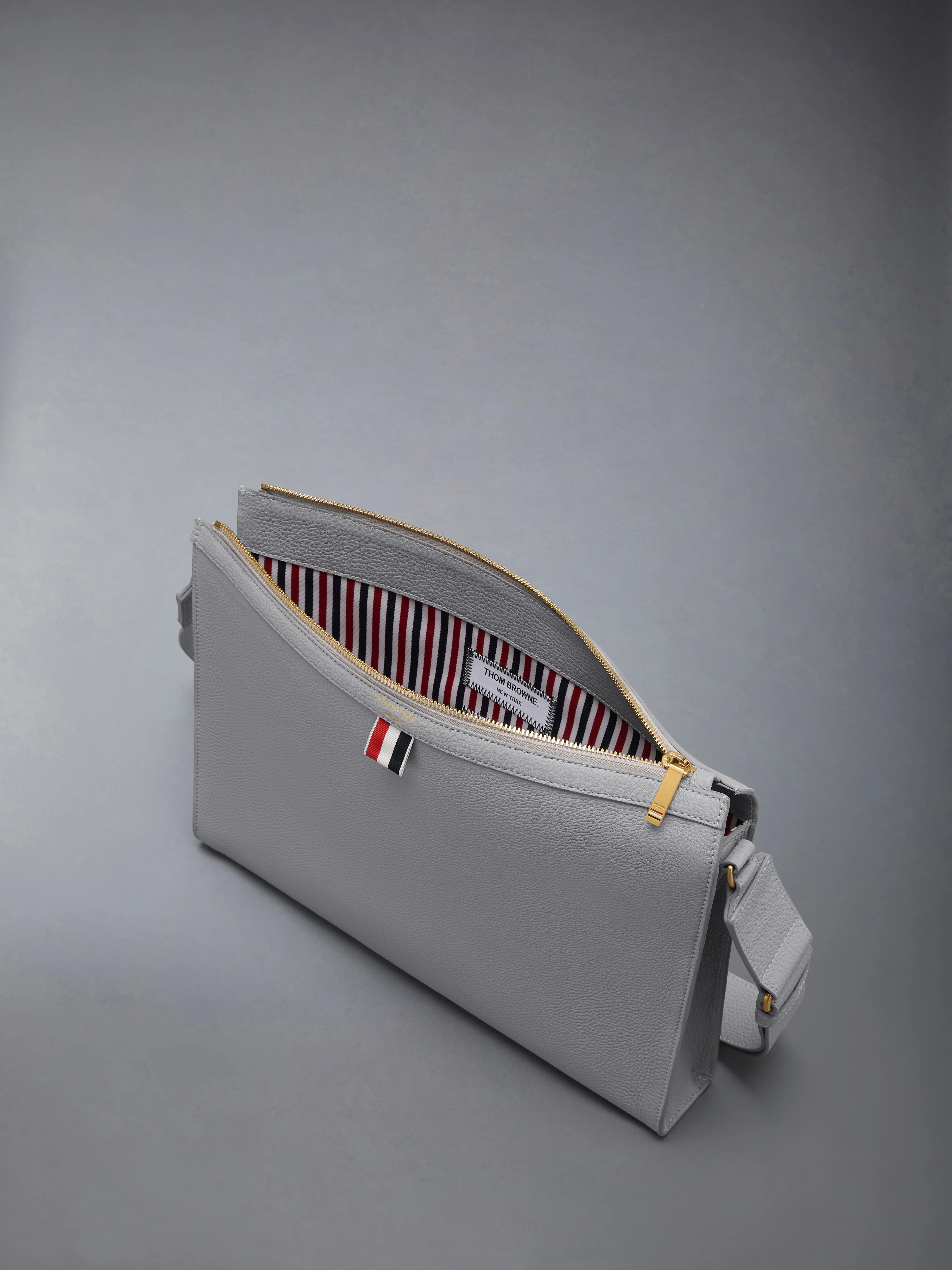 SOFT PEBBLE GRAIN 4-BAR CROSSBODY DOCUMENT HOLDER - Image 5