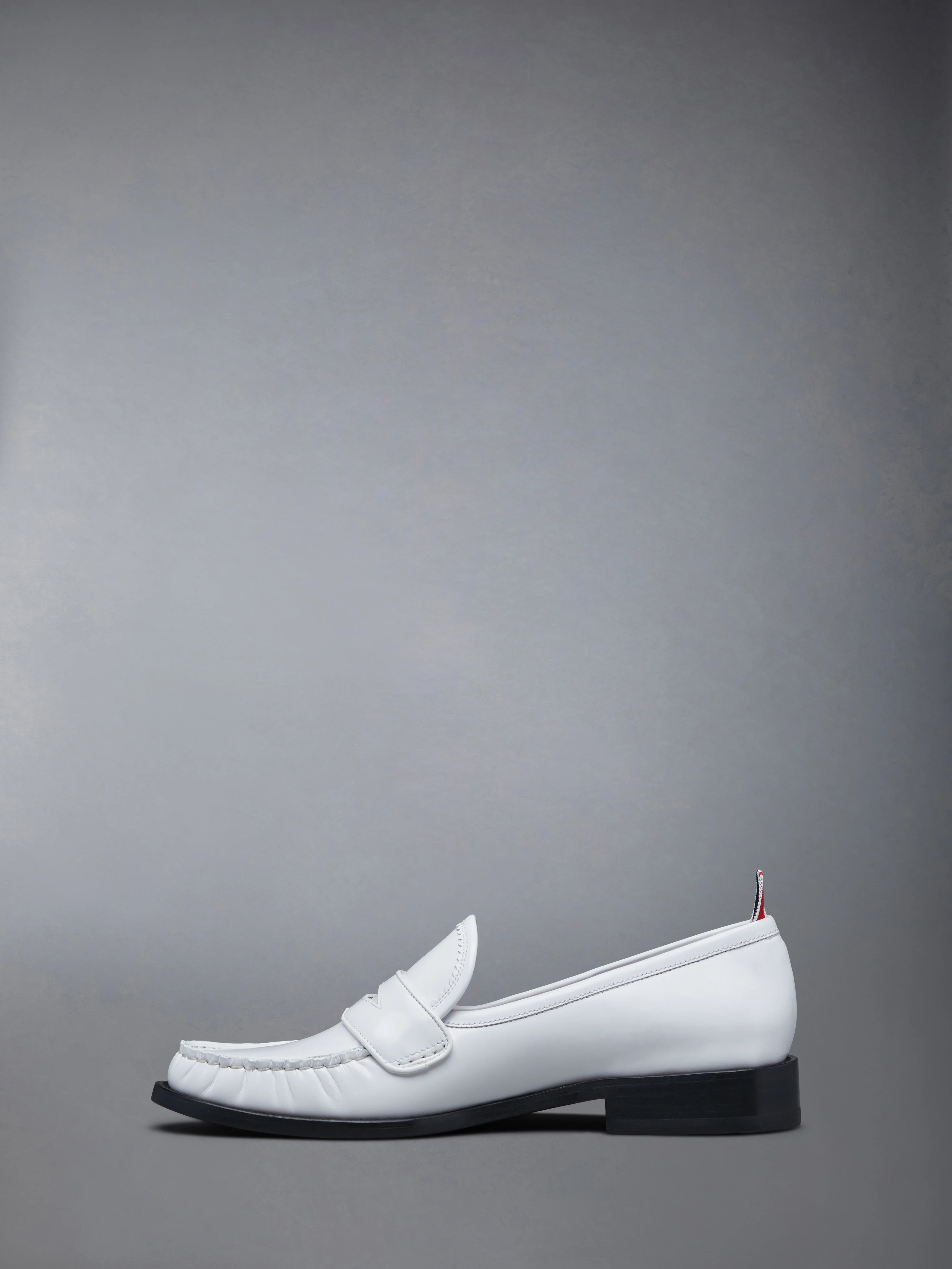 SOFT SPAZZOLATO LEATHER SOLE PLEATED VARSITY LOAFER - Image 3