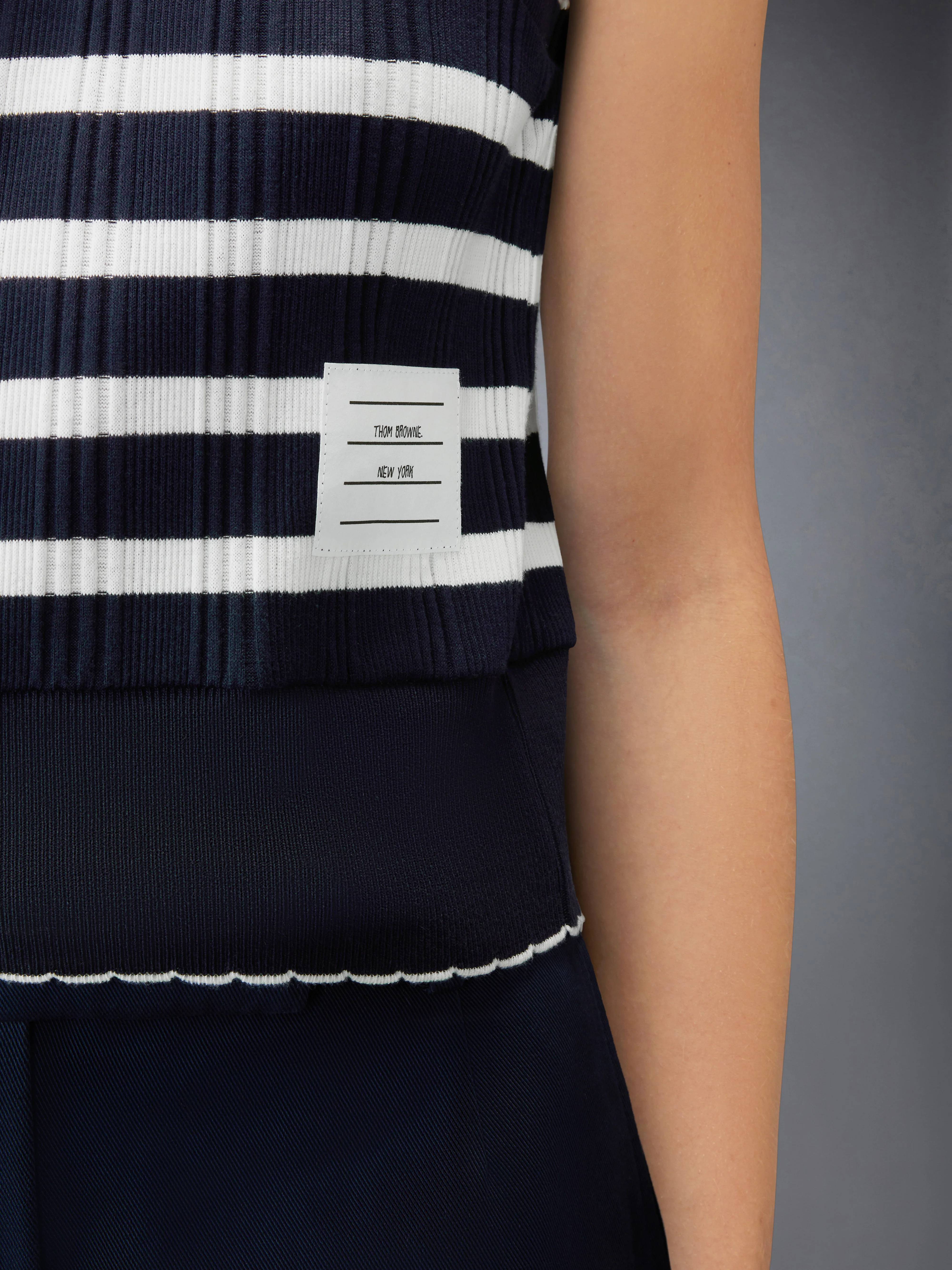 STRIPED SCALLOP EDGE SLEEVELESS POLO - Image 4